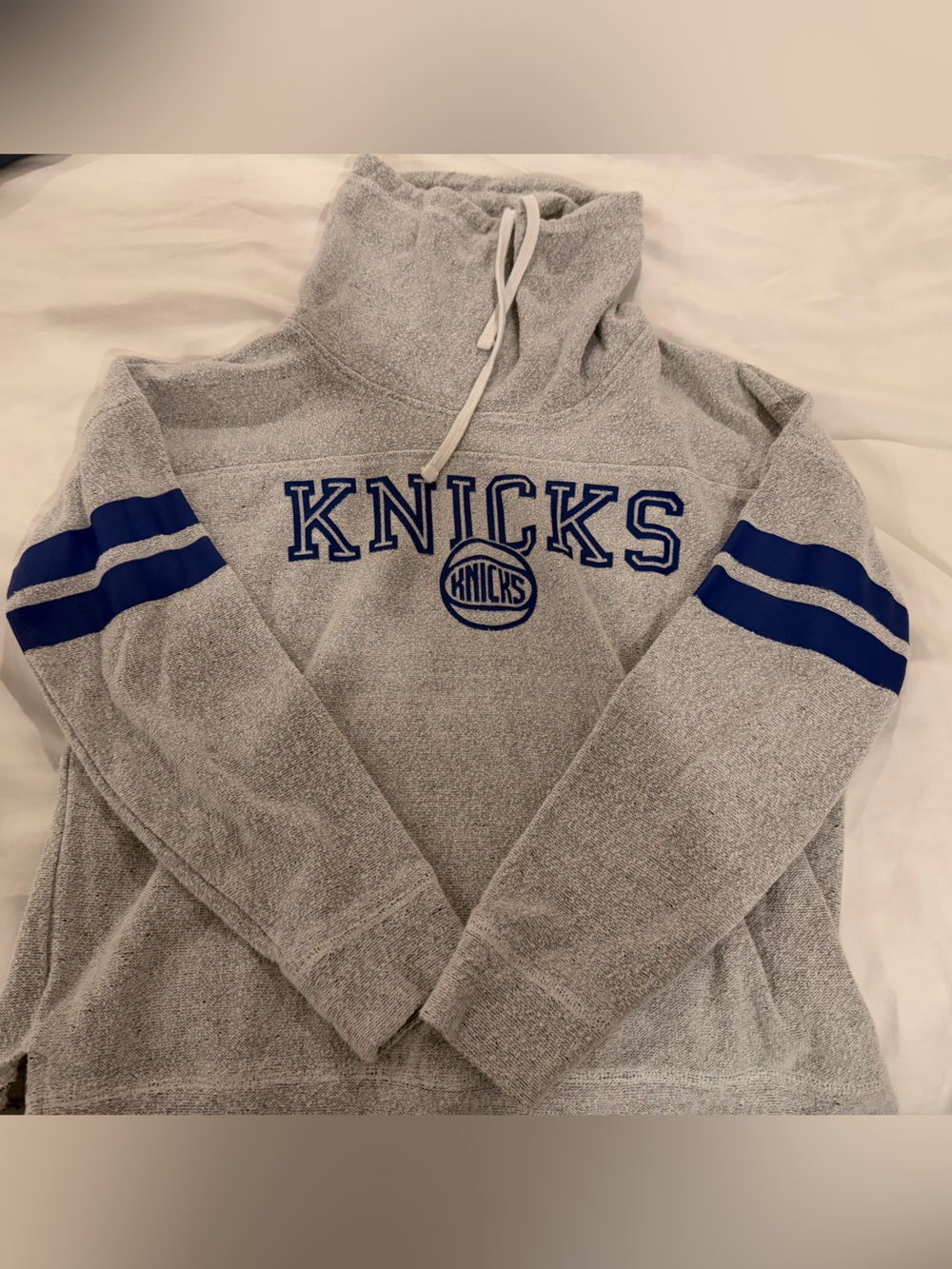 New York Knicks sweatshirt 47 Brand Heather Gray Pullover Hoodie with Black Logo